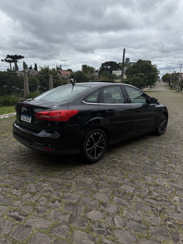 FOCUS 2.0 TITANIUM PLUS SEDAN 16V FLEX 4P AUTOMÁTICO - 2016 - FARROUPILHA