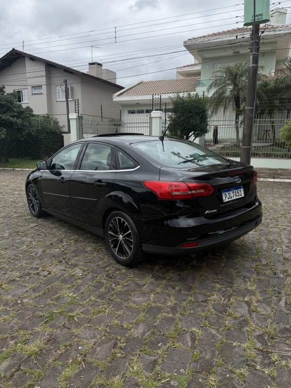 FOCUS 2.0 TITANIUM PLUS SEDAN 16V FLEX 4P AUTOMÁTICO - 2016 - FARROUPILHA