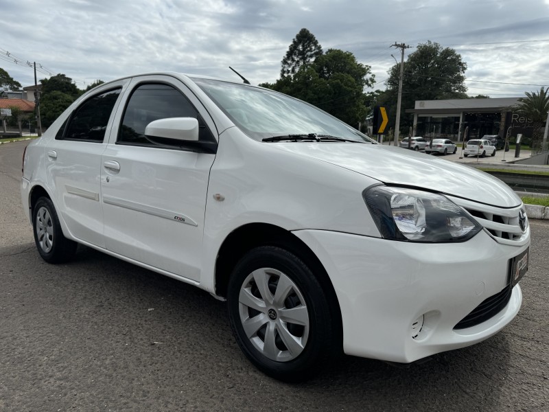 ETIOS 1.5 X SEDAN 16V FLEX 4P MANUAL - 2014 - DOIS IRMãOS