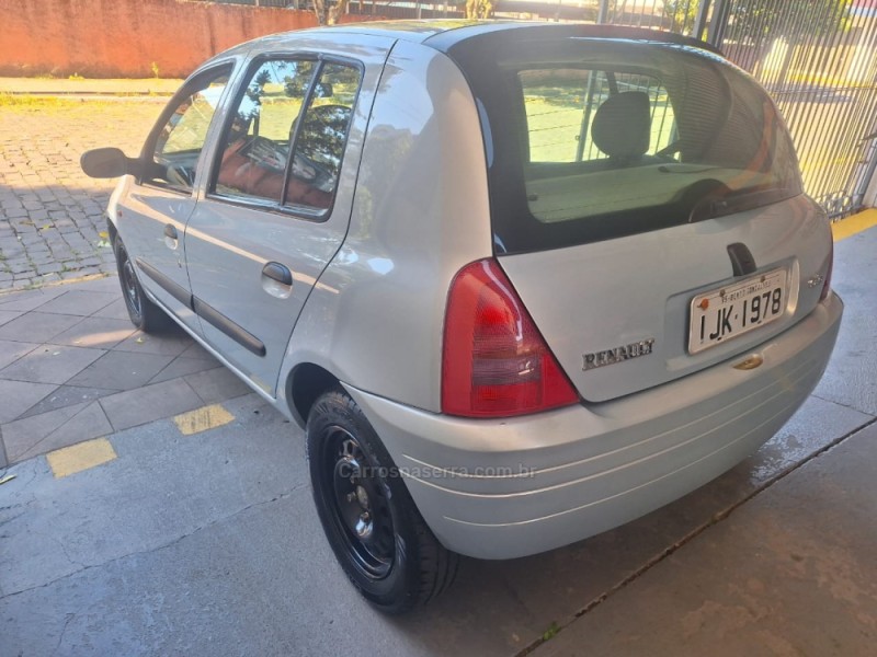 CLIO 1.0 RN 8V GASOLINA 4P MANUAL - 2000 - BENTO GONçALVES