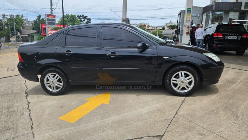 FOCUS 1.6 GL SEDAN 16V FLEX 4P MANUAL - 2008 - CAXIAS DO SUL