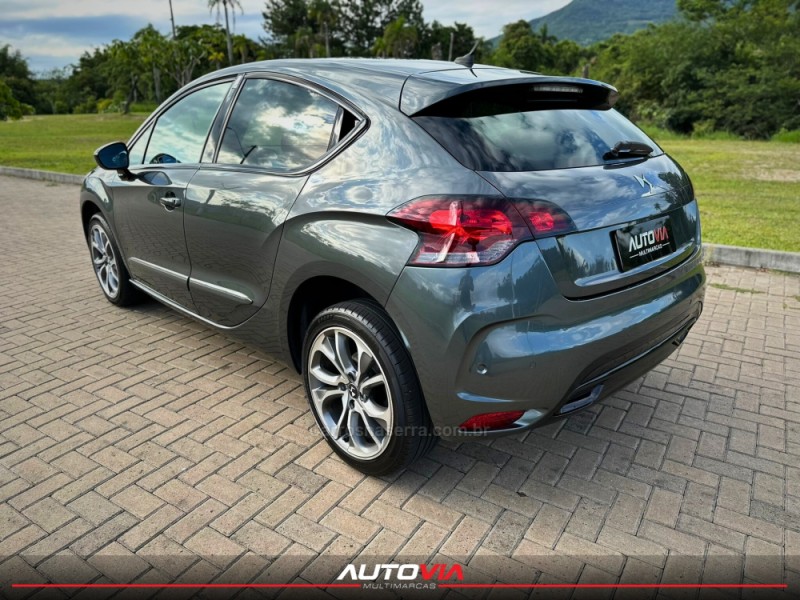 DS4 1.6 THP CHIC 165 16V TURBO GASOLINA 4P AUTOMÁTICO - 2014 - SAPIRANGA