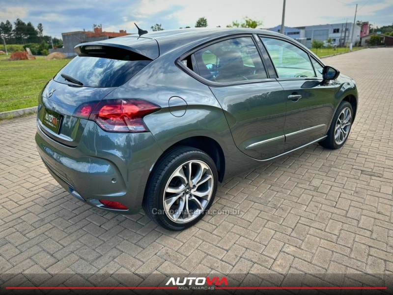 DS4 1.6 THP CHIC 165 16V TURBO GASOLINA 4P AUTOMÁTICO - 2014 - SAPIRANGA