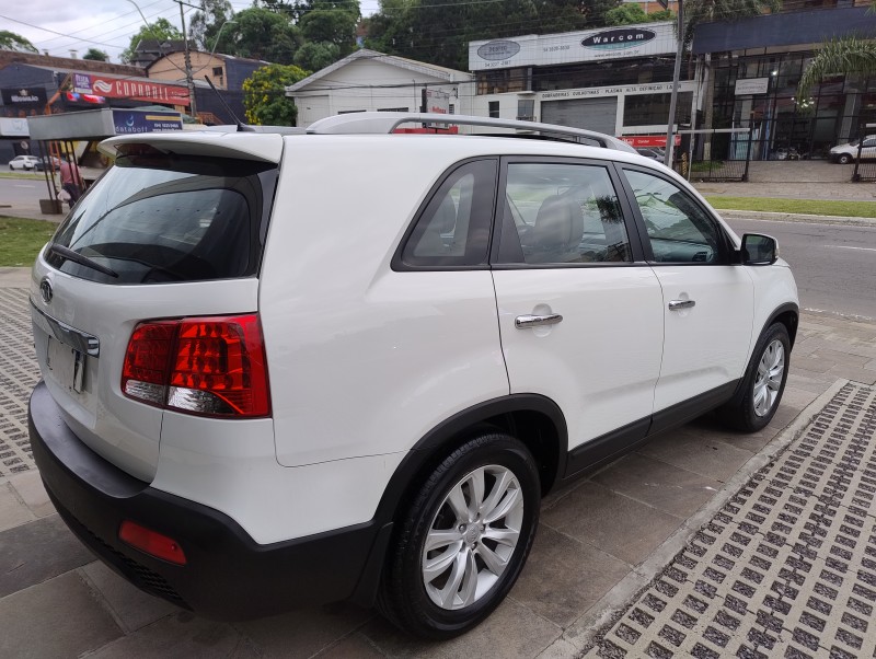 SORENTO 2.4 EX2 4X2 16V GASOLINA 4P 7 LUGARES AUTOMÁTICO - 2012 - CAXIAS DO SUL