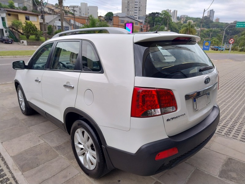 SORENTO 2.4 EX2 4X2 16V GASOLINA 4P 7 LUGARES AUTOMÁTICO - 2012 - CAXIAS DO SUL