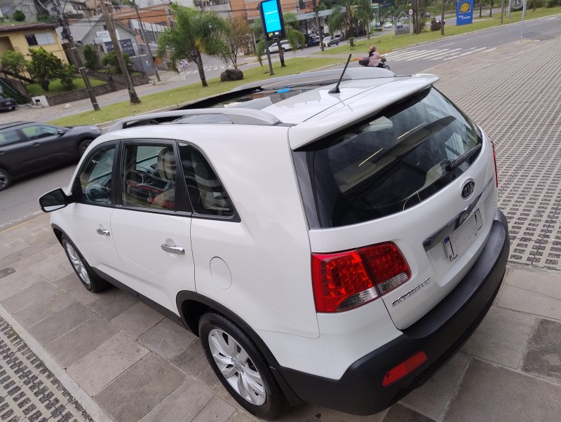 SORENTO 2.4 EX2 4X2 16V GASOLINA 4P 7 LUGARES AUTOMÁTICO - 2012 - CAXIAS DO SUL