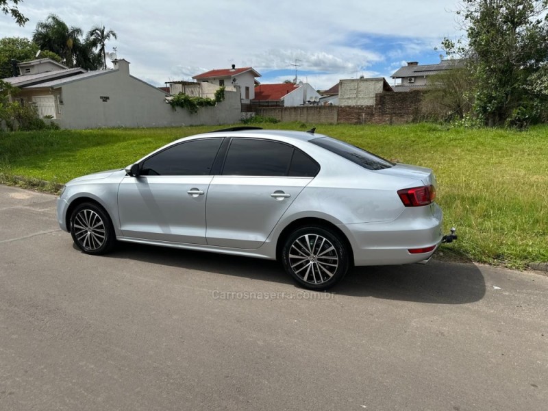 JETTA 2.0 TSI HIGHLINE 211CV GASOLINA 4P TIPTRONIC - 2014 - CAMPO BOM