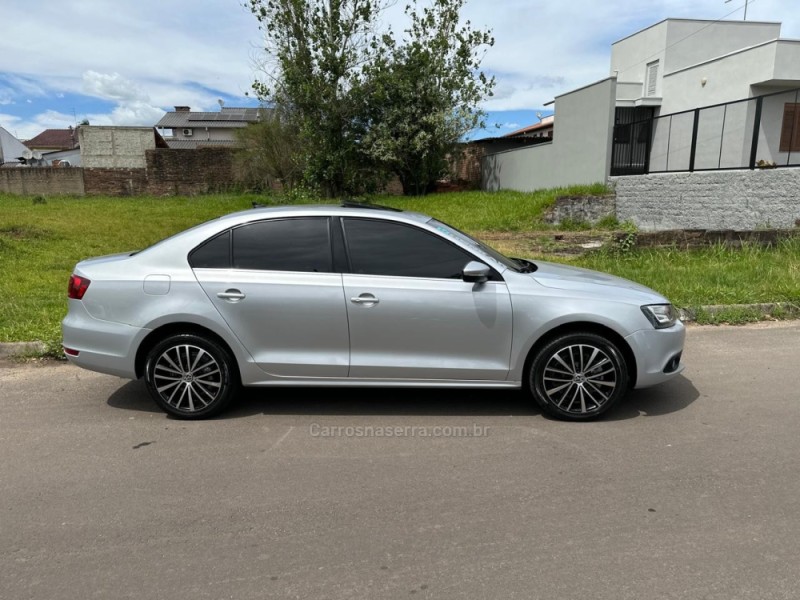 JETTA 2.0 TSI HIGHLINE 211CV GASOLINA 4P TIPTRONIC - 2014 - CAMPO BOM