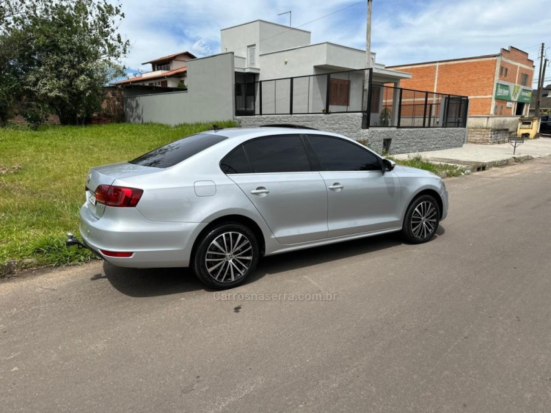 JETTA 2.0 TSI HIGHLINE 211CV GASOLINA 4P TIPTRONIC - 2014 - CAMPO BOM