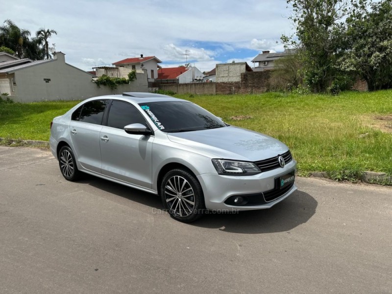 JETTA 2.0 TSI HIGHLINE 211CV GASOLINA 4P TIPTRONIC - 2014 - CAMPO BOM