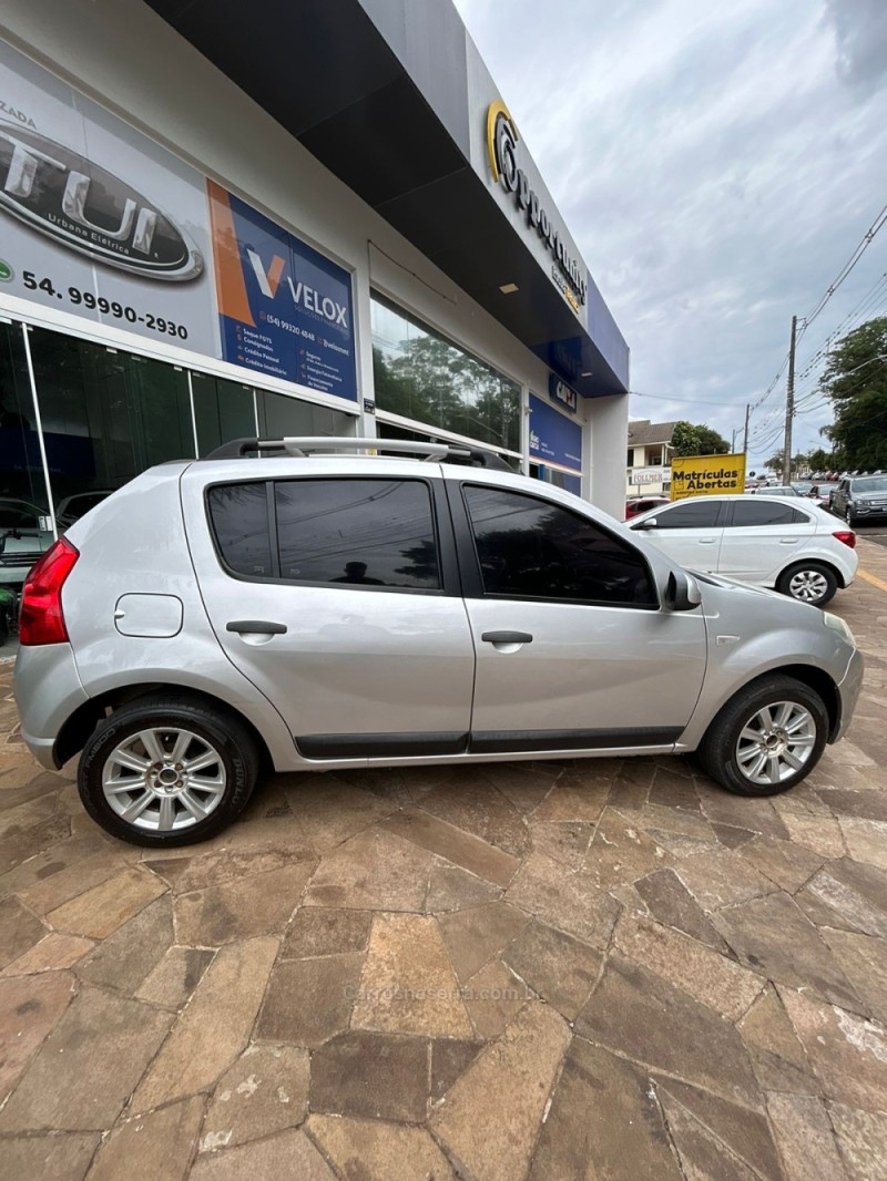 SANDERO 1.0 EXPRESSION 16V FLEX 4P MANUAL - 2011 - NãO-ME-TOQUE