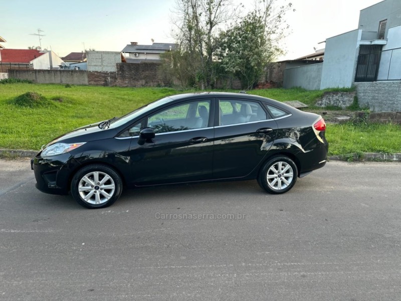 FIESTA 1.6 SE SEDAN 16V FLEX 4P MANUAL - 2011 - CAMPO BOM