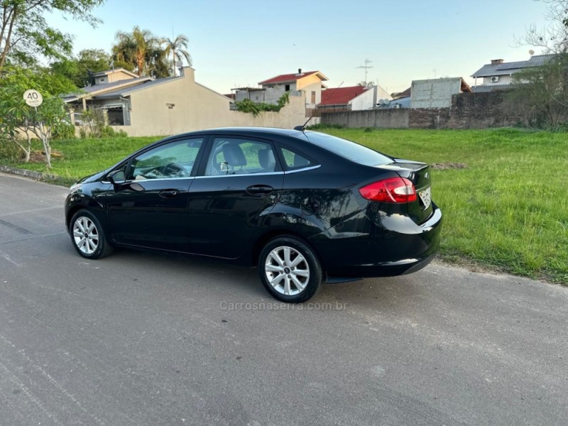 FIESTA 1.6 SE SEDAN 16V FLEX 4P MANUAL - 2011 - CAMPO BOM