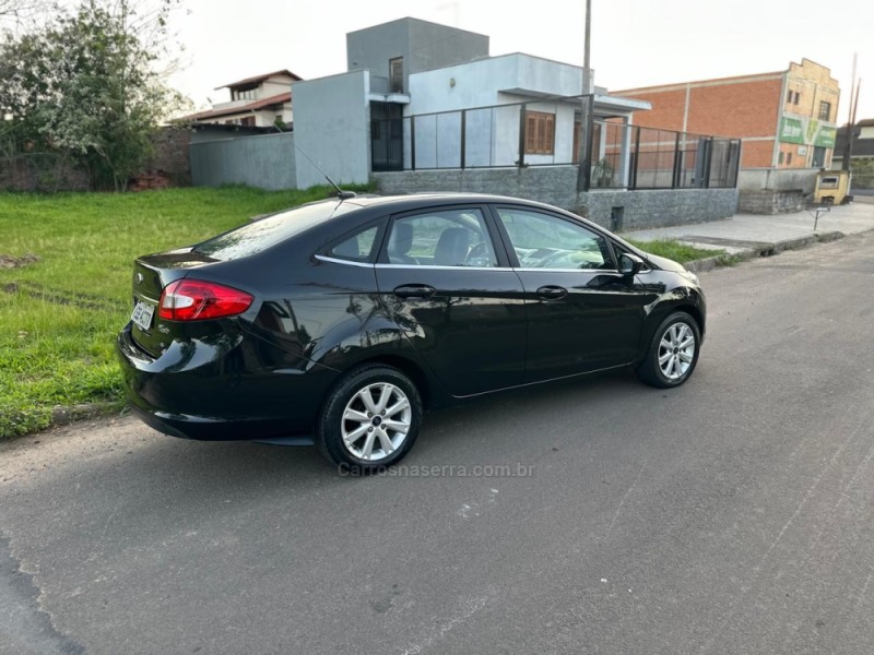 FIESTA 1.6 SE SEDAN 16V FLEX 4P MANUAL - 2011 - CAMPO BOM