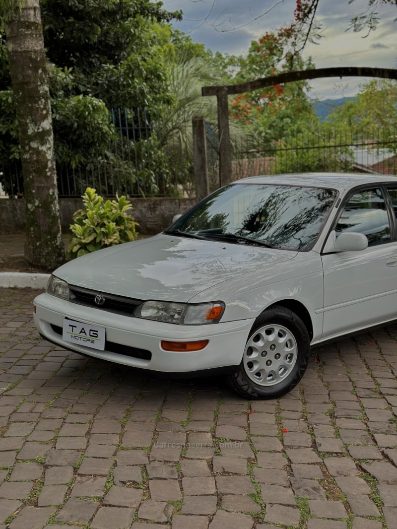 COROLLA 1.8 LE 16V GASOLINA 4P AUTOMÁTICO - 1994 - CAMPO BOM