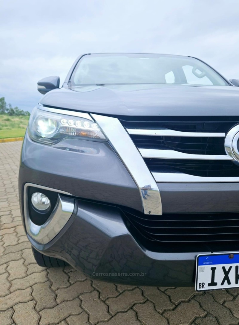 HILUX SW4 2.8 SRX 4X4 7 LUGARES 16V TURBO INTERCOOLER DIESEL 4P AUTOMÁTICO - 2016 - LAJEADO