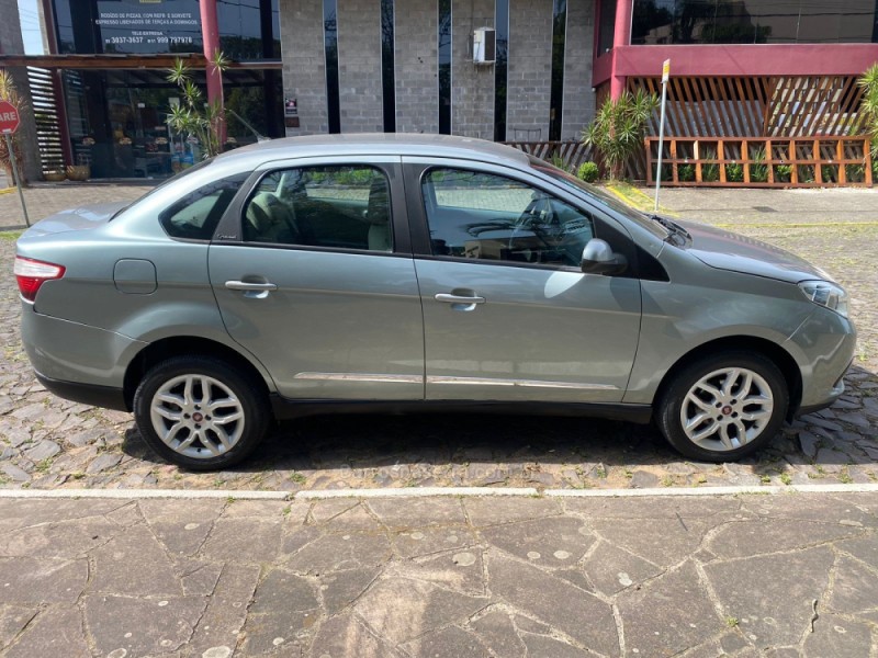 GRAND SIENA 1.6 MPI ESSENCE 16V FLEX 4P AUTOMATIZADO - 2015 - SAPIRANGA