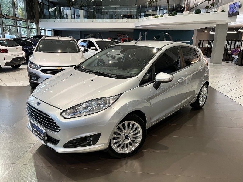 FIESTA 1.6 TITANIUM PLUS HATCH 16V FLEX 4P AUTOMÁTICO - 2016 - FARROUPILHA