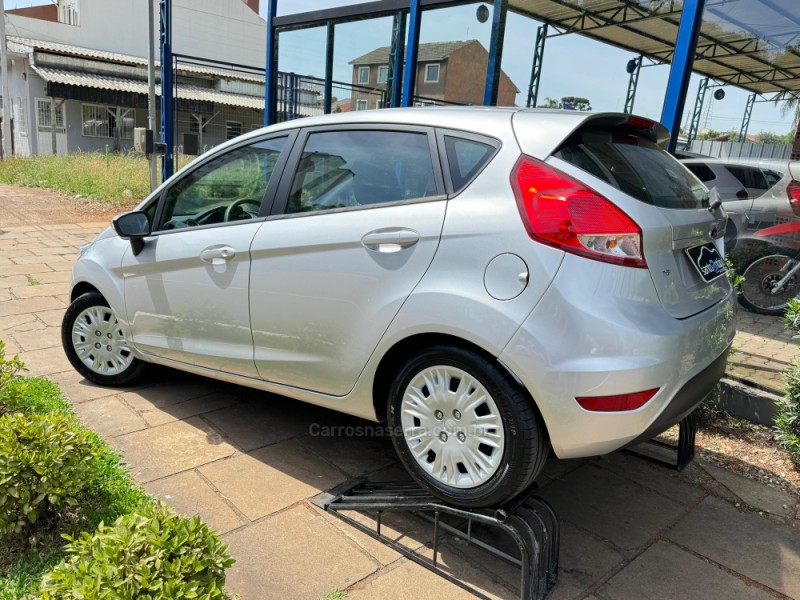 FIESTA 1.6 SE HATCH 16V FLEX 4P MANUAL - 2017 - LAGOA VERMELHA