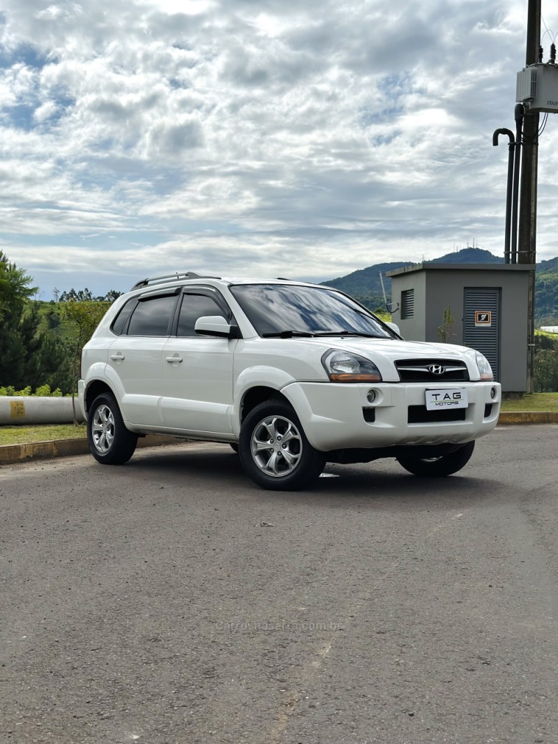 TUCSON 2.0 MPFI GLS TOP 16V 143CV 2WD FLEX 4P AUTOMÁTICO - 2016 - CAMPO BOM