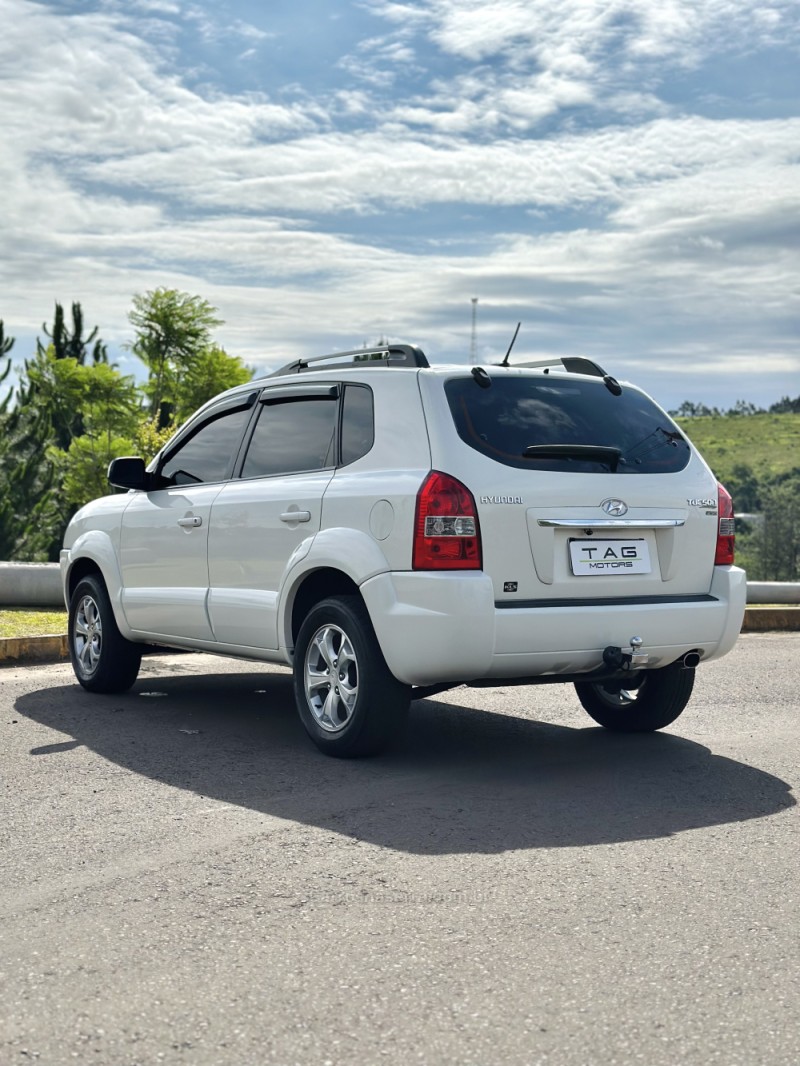 TUCSON 2.0 MPFI GLS TOP 16V 143CV 2WD FLEX 4P AUTOMÁTICO - 2016 - CAMPO BOM