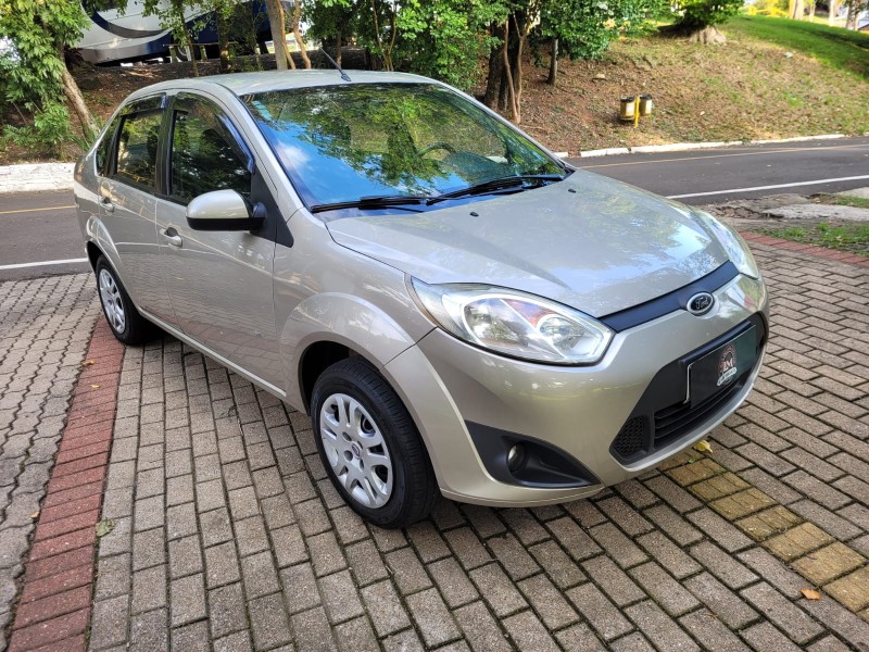 FIESTA 1.6 MPI 8V GASOLINA 4P MANUAL - 2014 - VENâNCIO AIRES