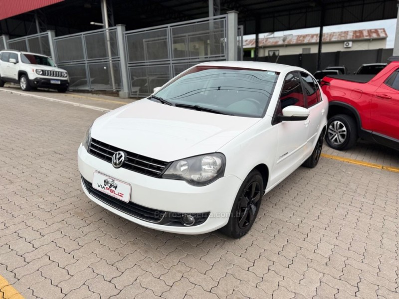 POLO SEDAN 1.6 MI COMFORTLINE 8V FLEX 4P AUTOMATIZADO - 2014 - FELIZ