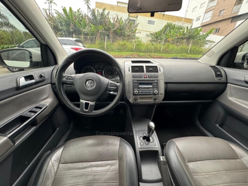 POLO SEDAN 1.6 MI COMFORTLINE 8V FLEX 4P AUTOMATIZADO - 2014 - FELIZ