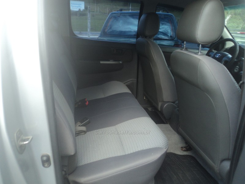 HILUX 2.5 4X4 CD 16V TURBO DIESEL 4P MANUAL - 2012 - FARROUPILHA