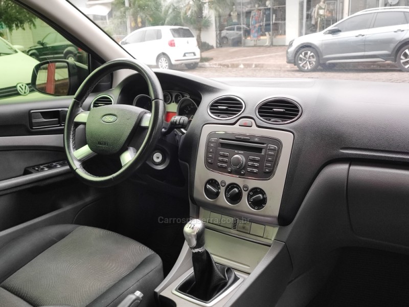 FOCUS 1.6 GLX 8V FLEX 4P MANUAL - 2010 - FARROUPILHA