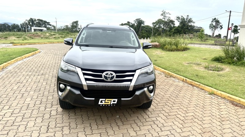 HILUX SW4 2.8 SRX 4X4 7 LUGARES 16V TURBO INTERCOOLER DIESEL 4P AUTOMÁTICO - 2016 - LAJEADO