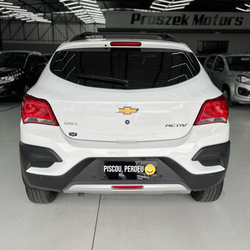 ONIX 1.4 MPFI ACTIV 8V FLEX 4P MANUAL - 2018 - CANOAS