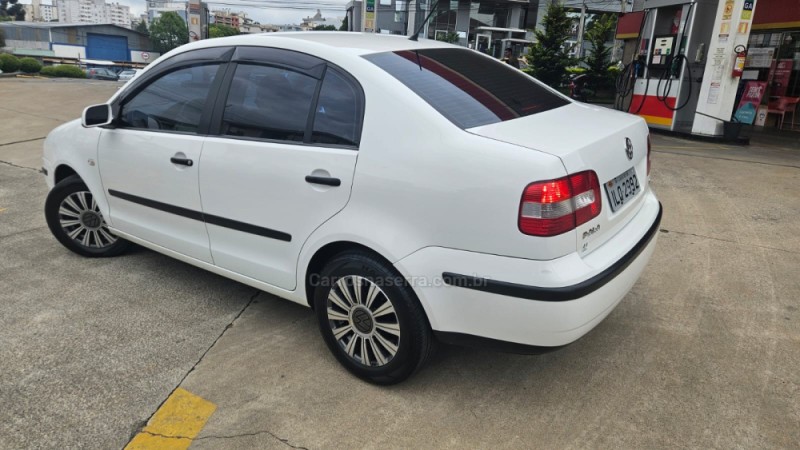 POLO SEDAN 1.6 8V GASOLINA 4P MANUAL - 2004 - CAXIAS DO SUL