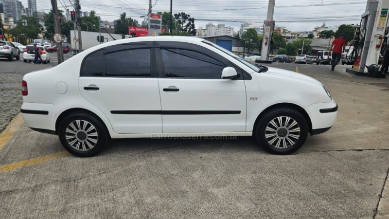 POLO SEDAN 1.6 8V GASOLINA 4P MANUAL - 2004 - CAXIAS DO SUL