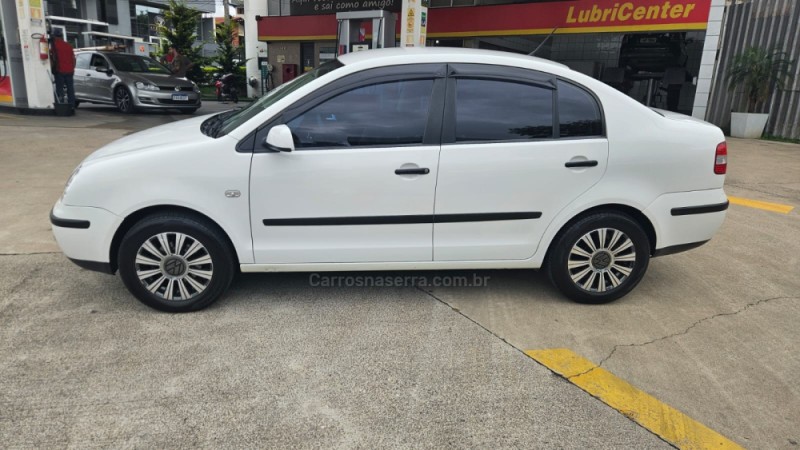 POLO SEDAN 1.6 8V GASOLINA 4P MANUAL - 2004 - CAXIAS DO SUL