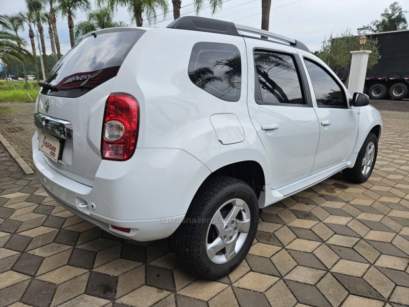 DUSTER 1.6 DYNAMIQUE 4X2 16V FLEX 4P MANUAL - 2015 - BOM PRINCíPIO