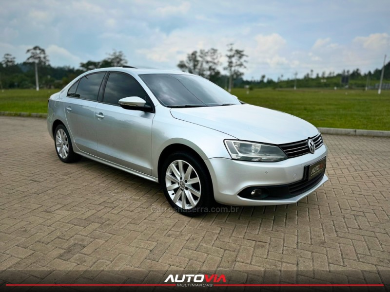 JETTA 2.0 COMFORTLINE FLEX 4P TIPTRONIC - 2014 - SAPIRANGA