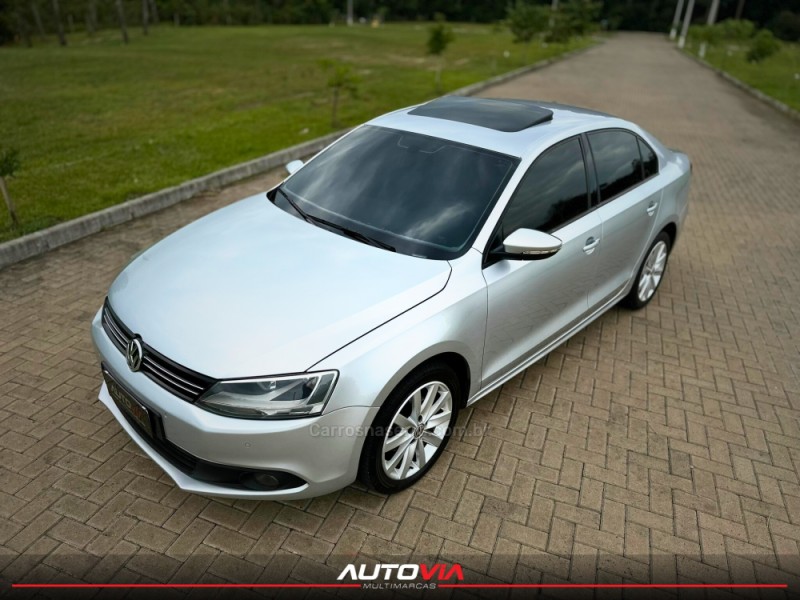 JETTA 2.0 COMFORTLINE FLEX 4P TIPTRONIC - 2014 - SAPIRANGA