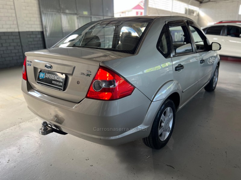 FIESTA 1.6 MPI SEDAN 8V FLEX 4P MANUAL - 2005 - CAXIAS DO SUL