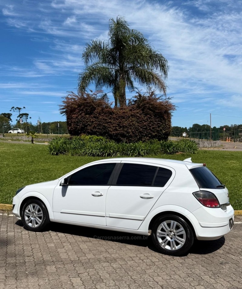VECTRA 2.0 SFI GT-X HATCH 8V FLEX 4P MANUAL - 2011 - CAXIAS DO SUL