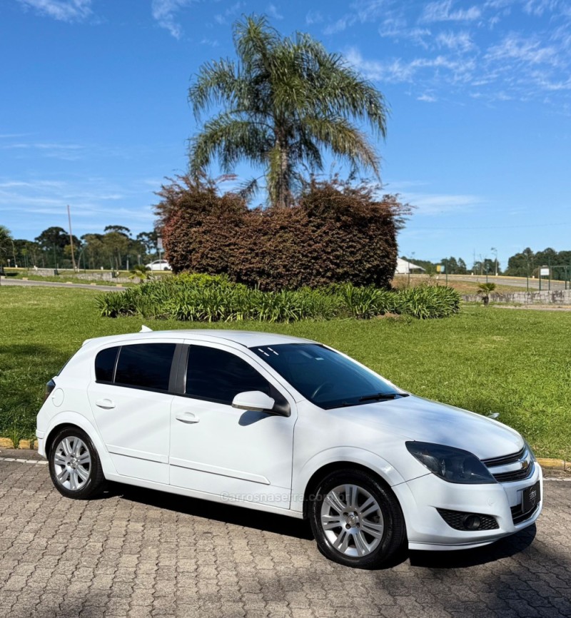 VECTRA 2.0 SFI GT-X HATCH 8V FLEX 4P MANUAL - 2011 - CAXIAS DO SUL