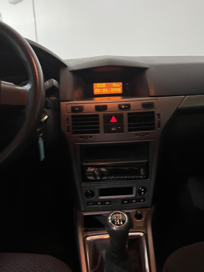 VECTRA 2.0 SFI GT-X HATCH 8V FLEX 4P MANUAL - 2011 - CAXIAS DO SUL