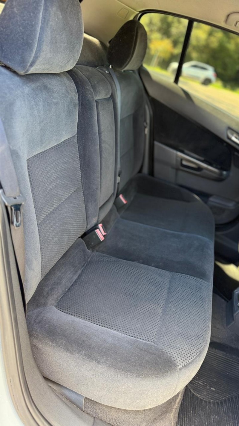 VECTRA 2.0 SFI GT-X HATCH 8V FLEX 4P MANUAL - 2011 - CAXIAS DO SUL