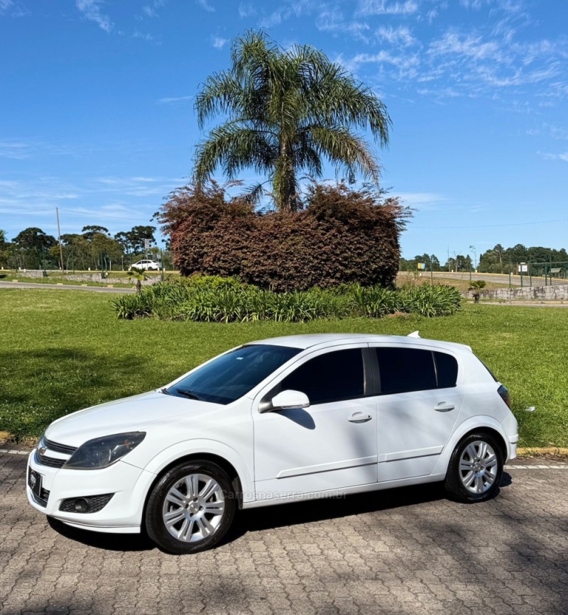 VECTRA 2.0 SFI GT-X HATCH 8V FLEX 4P MANUAL - 2011 - CAXIAS DO SUL
