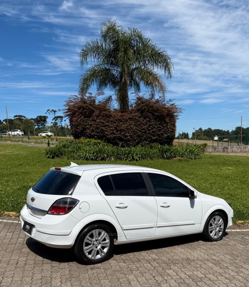 VECTRA 2.0 SFI GT-X HATCH 8V FLEX 4P MANUAL - 2011 - CAXIAS DO SUL