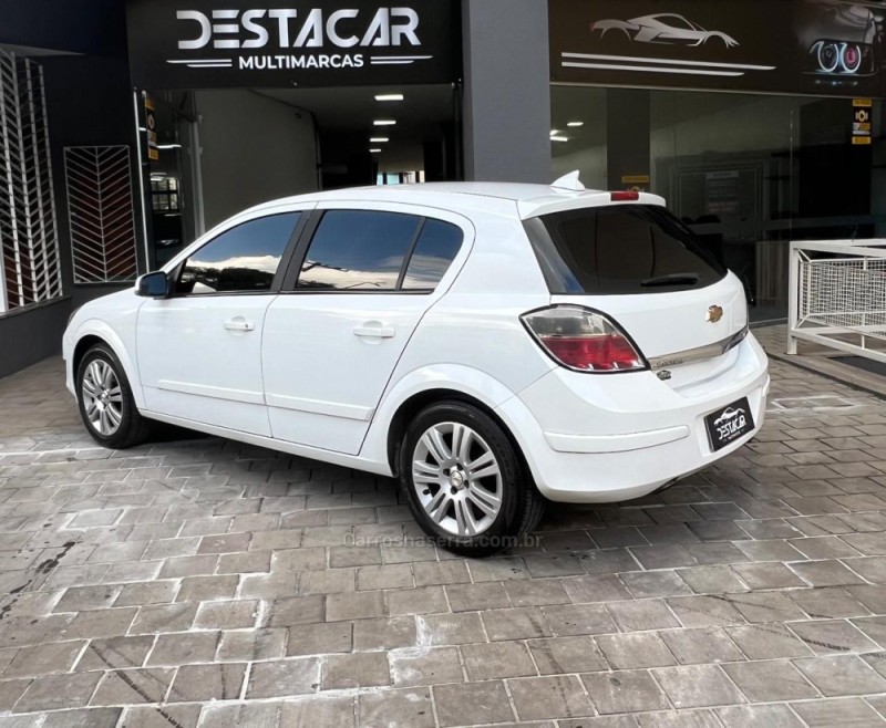VECTRA 2.0 SFI GT-X HATCH 8V FLEX 4P MANUAL - 2011 - CAXIAS DO SUL