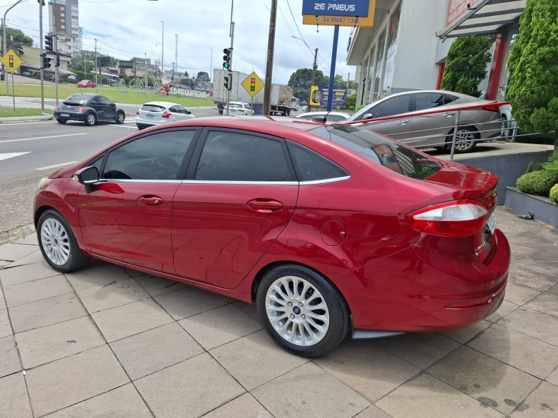 FIESTA 1.6 TITANIUM SEDAN 16V FLEX 4P AUTO - 2015 - FARROUPILHA