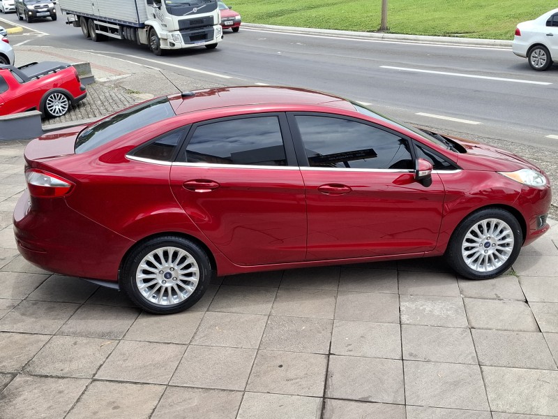 FIESTA 1.6 TITANIUM SEDAN 16V FLEX 4P AUTO - 2015 - FARROUPILHA