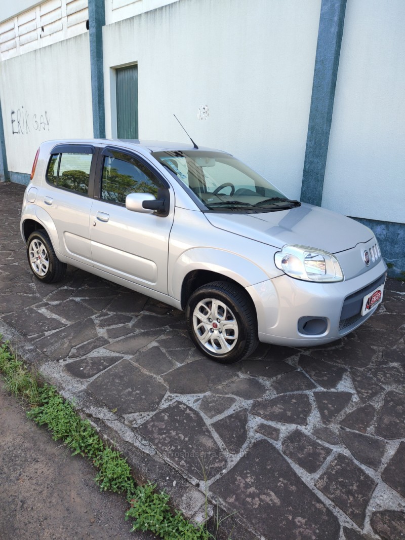 UNO 1.0 VIVACE 8V FLEX 4P MANUAL - 2014 - TRêS COROAS