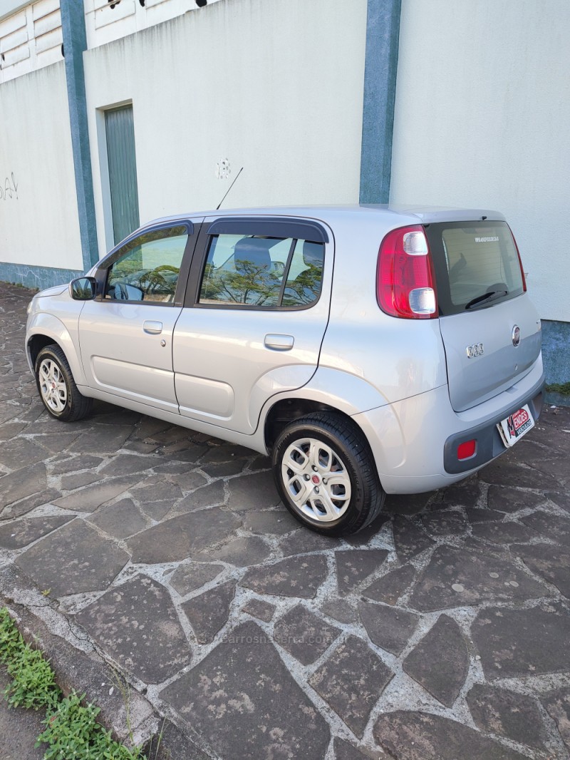 UNO 1.0 VIVACE 8V FLEX 4P MANUAL - 2014 - TRêS COROAS